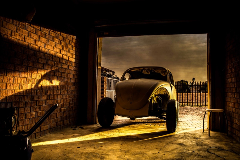 carrosserie-ROQUESTERON-min_car_garage_volkswagen_sunset_vw_beetle-81658